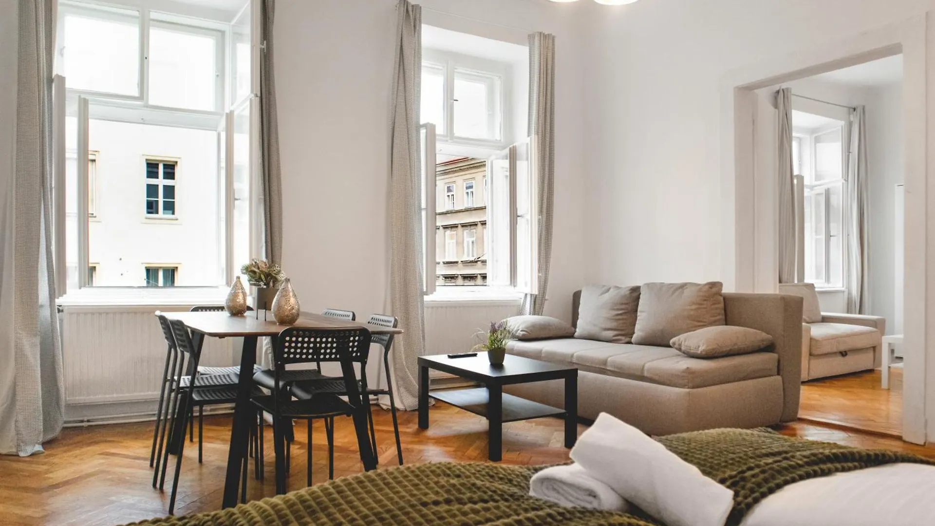 Modern 3Br Stay Ideal For Group Getaways & Families Βιέννη 0*,  Αυστρία